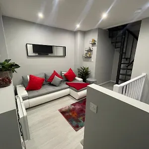 Apartment Unique Duplex Free Parking Free Wi-fi 6 Minutes From Leeds Centre, Leeds (West Yorkshire)