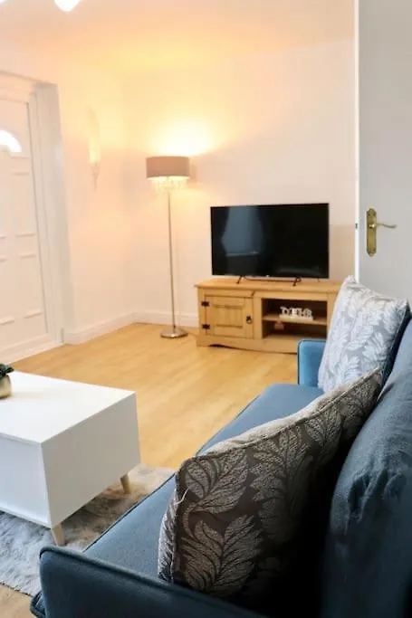 Lovely Staycation With Family Free Parking & Wifi Leeds  Leeds (West Yorkshire)