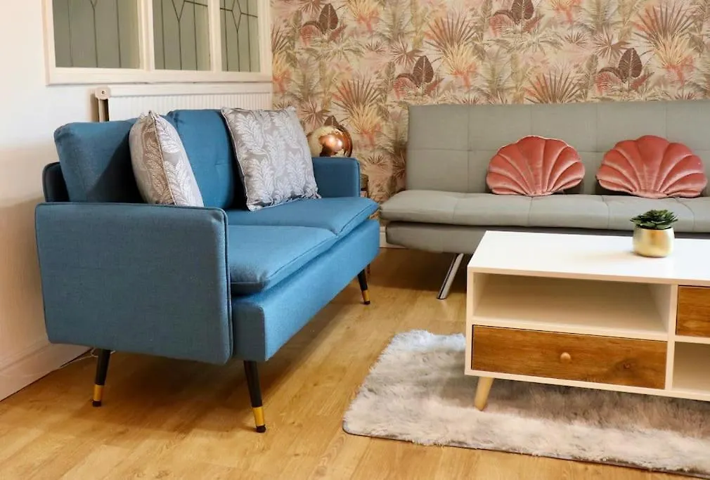 Lovely Staycation With Family Free Parking & Wifi Leeds  Apartamento