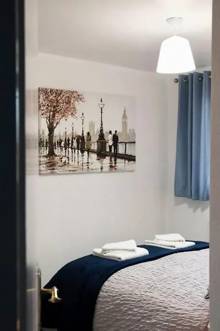 Lovely Staycation With Family Free Parking & Wifi Leeds  Apartamento