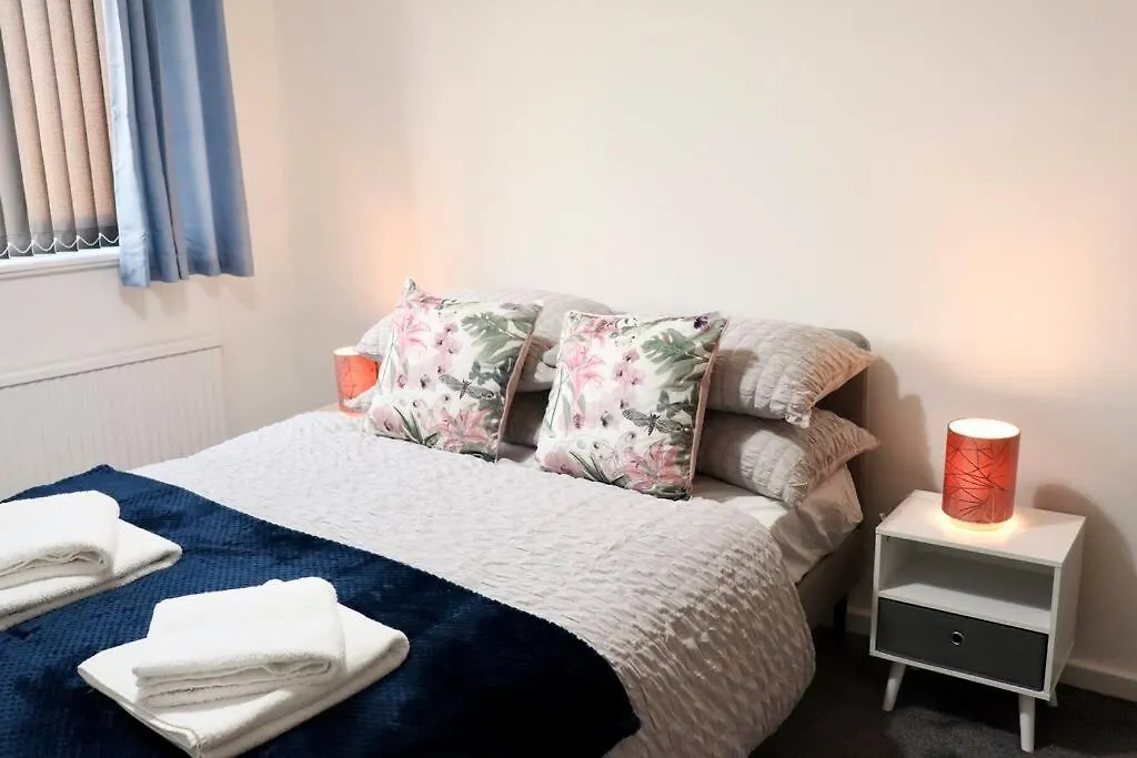 Lovely Staycation With Family Free Parking & Wifi Leeds  Leeds (West Yorkshire)