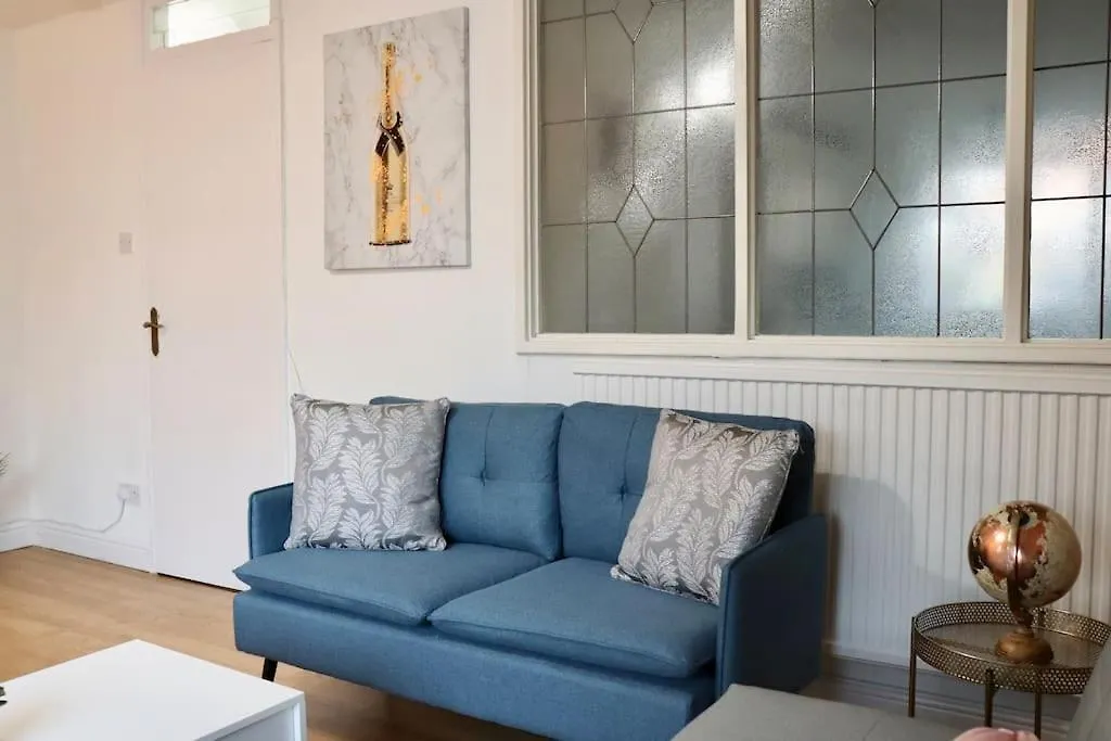 Lovely Staycation With Family Free Parking & Wifi Leeds  Reino Unido