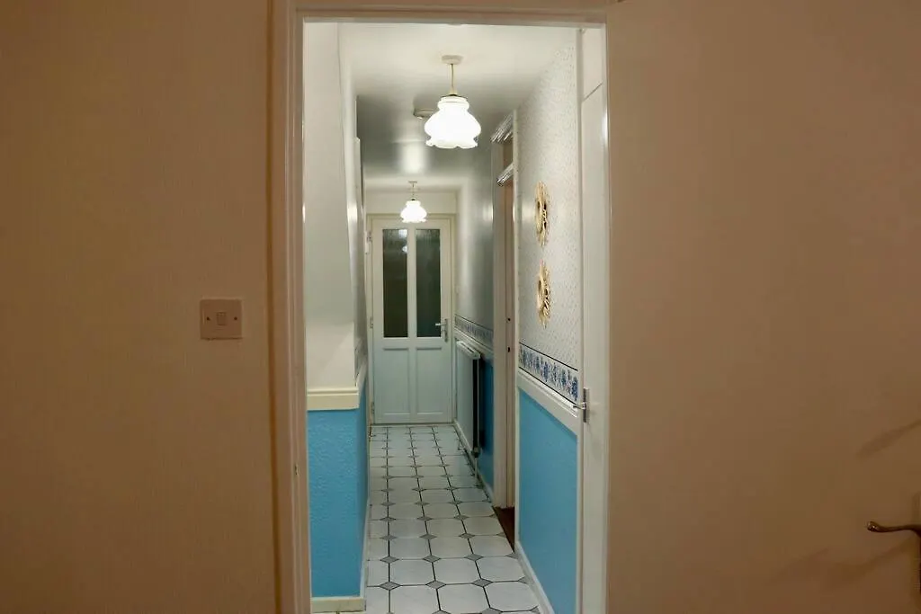 Lovely Staycation With Family Free Parking & Wifi Leeds  Apartamento