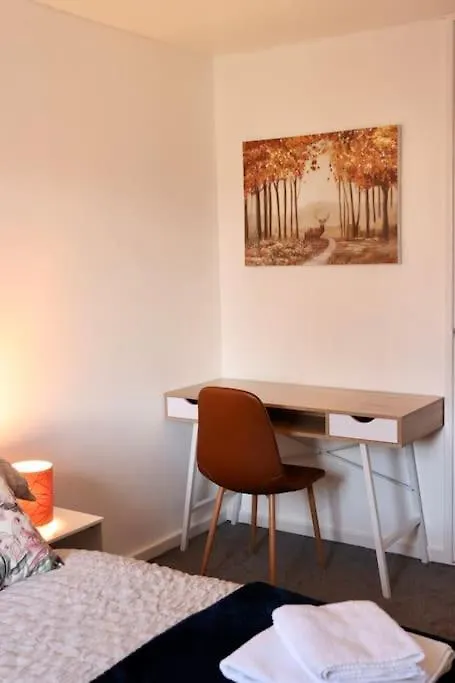 Lovely Staycation With Family Free Parking & Wifi Leeds  Leeds (West Yorkshire)