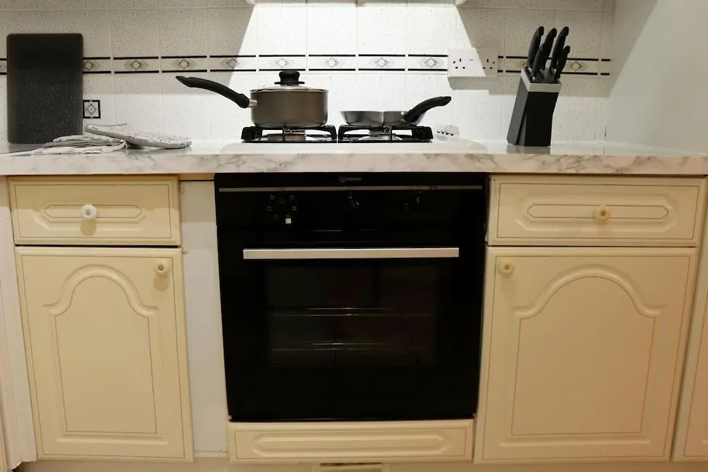 Lovely Staycation With Family Free Parking & Wifi Leeds  Apartamento