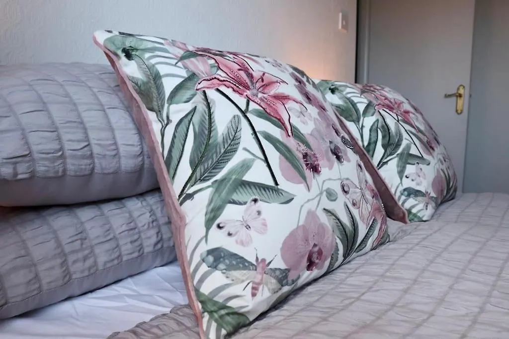 Lovely Staycation With Family Free Parking & Wifi Leeds