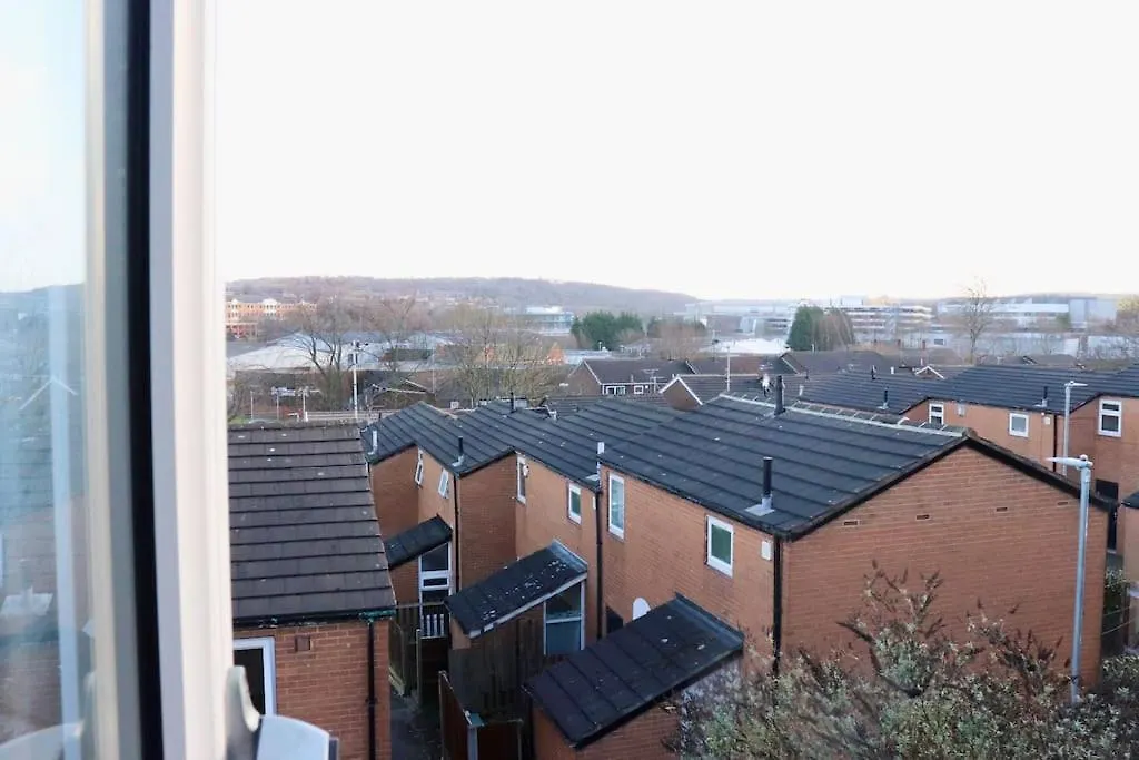 Lovely Staycation With Family Free Parking & Wifi Leeds  Leeds (West Yorkshire)