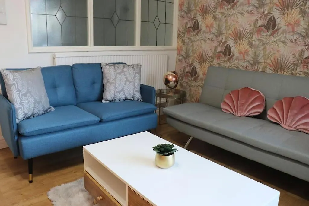 Lovely Staycation With Family Free Parking & Wifi Leeds  0*, Leeds (West Yorkshire)