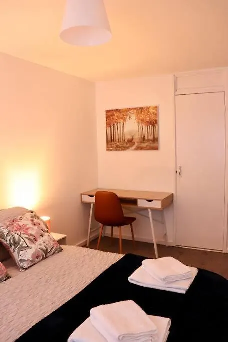 Apartamento Lovely Staycation With Family Free Parking & Wifi Leeds